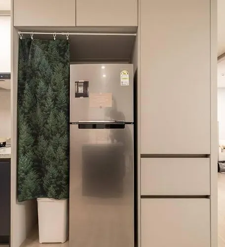 Stylish Modern Condo, 3 Bedrooms, 2 Bathrooms, 4 Air Conditioners, 65-inch Tv, Laundry Machine & Dryer * Seoul