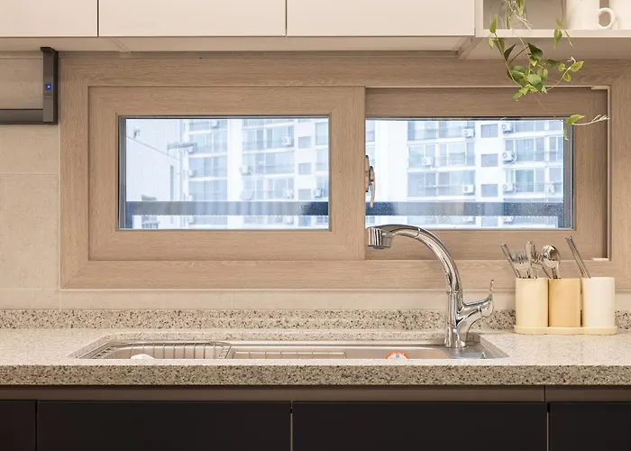Stylish Modern Condo, 3 Bedrooms, 2 Bathrooms, 4 Air Conditioners, 65-inch Tv, Laundry Machine & Dryer Seoul
