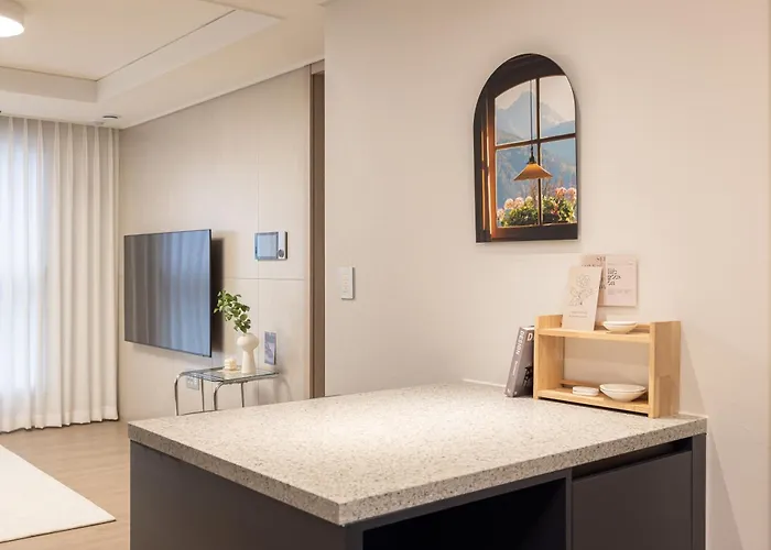 Stylish Modern Condo, 3 Bedrooms, 2 Bathrooms, 4 Air Conditioners, 65-inch Tv, Laundry Machine & Dryer Seoul