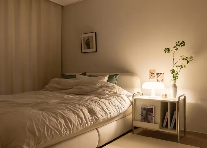 Stylish Modern Condo, 3 Bedrooms, 2 Bathrooms, 4 Air Conditioners, 65-inch Tv, Laundry Machine & Dryer Seoul