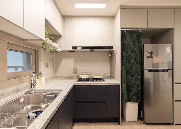 Stylish Modern Condo, 3 Bedrooms, 2 Bathrooms, 4 Air Conditioners, 65-inch Tv, Laundry Machine & Dryer Apartment Seoul